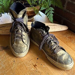 Emerica Omen gold sprayed high top love/hate/snake tongue skater sneaker. Sz 11